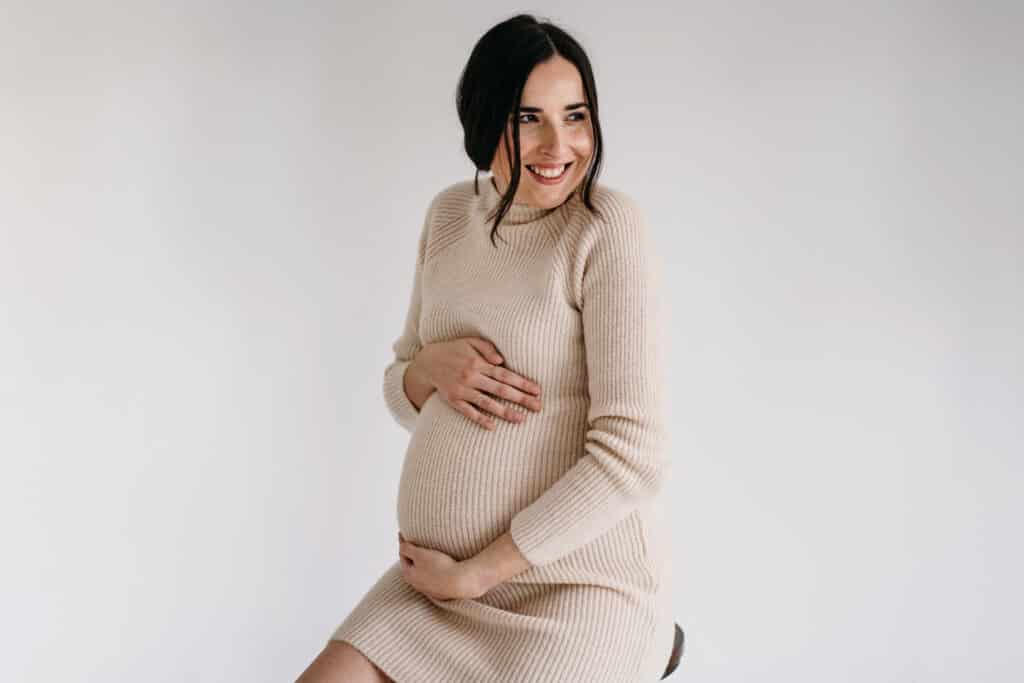 6 months pregnant and need a job.jpg